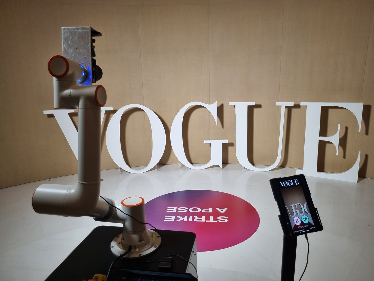 Glambot at the Vogue event